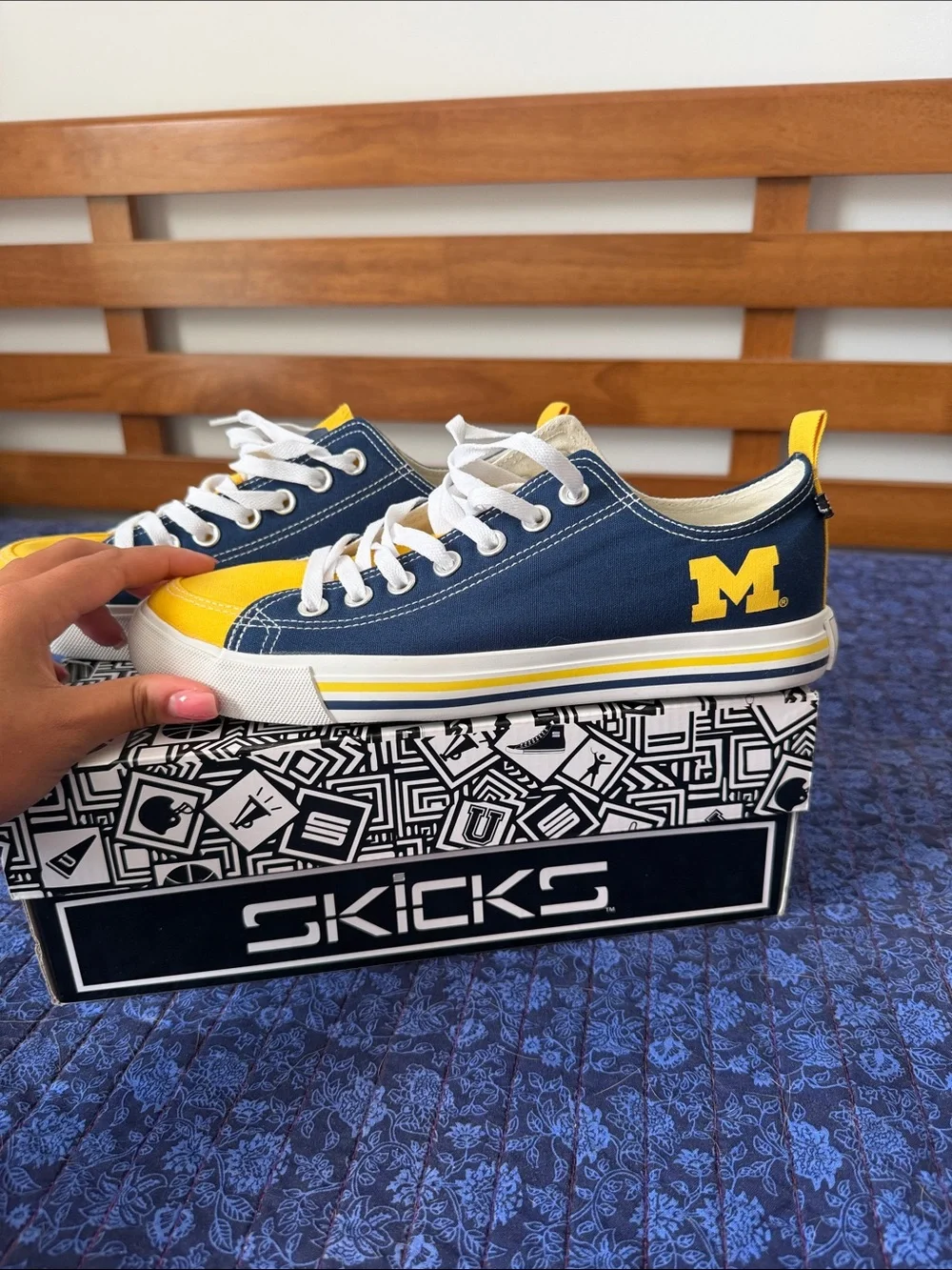 University of Michigan U of M Block M Wolverines Sneakers Women’s 10 or Men’s 8